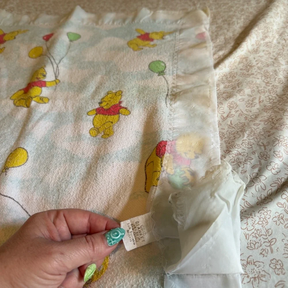 Vintage Walt Disney Productions Winnie The Pooh Balloon Baby Blanket Satin Trim